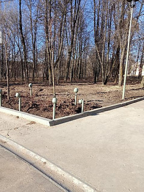 Вандалы сломали уличные светильники